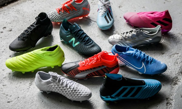 Chaussures de foot, chaussures à crampons, Football, rugby, soccer, futsal, Fribourg